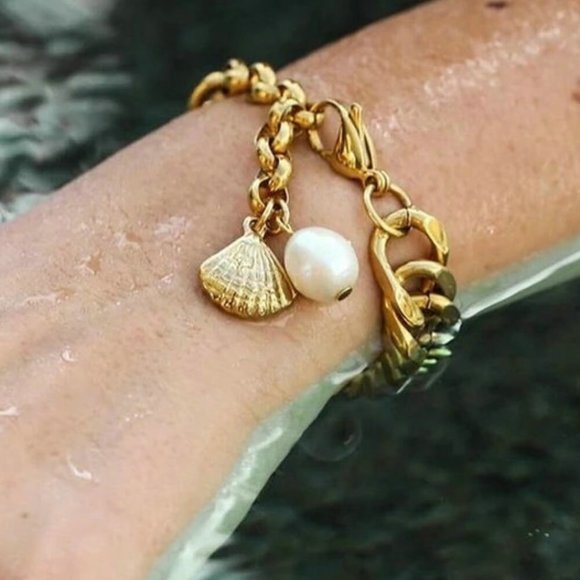 18K Gold-Plated Curb Chain Bracelet For Women - Picture 2 of 7